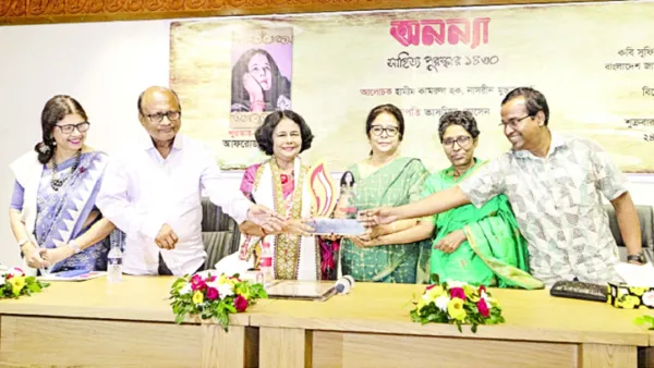 আফরোজা পারভীন পেলেন অনন্যা সাহিত্য পুরস্কার