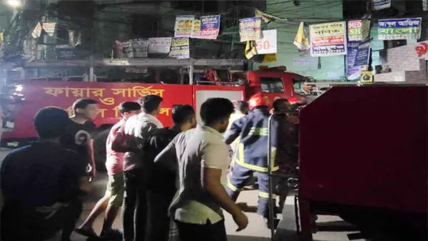 মৌচাকের গোল্ডেন প্লাজায় অগ্নিকাণ্ড