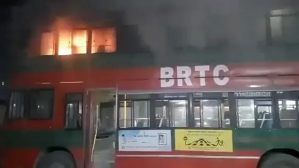 উত্তরায় বিআরটিসির বাসে আগুন