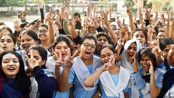 এইচএসসিতে জিপিএ-৫ কমেছে প্রায় ৮৪ হাজার