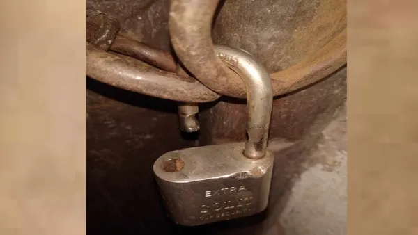 ঢাবির হলের তালা ভাঙল ছাত্রলীগ, আসতে পারবেন না জানালেন প্রাধ্যক্ষ