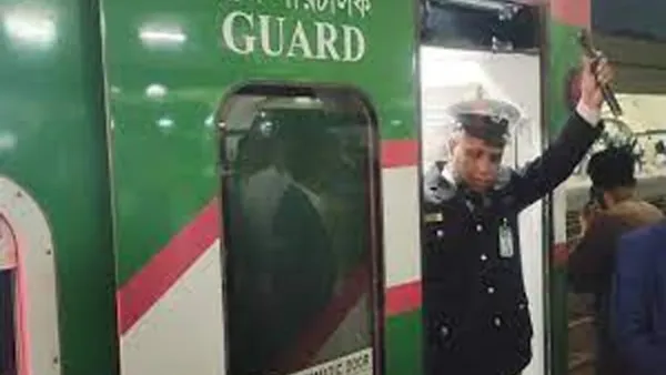 হাজার যাত্রী নিয়ে ঢাকা ছাড়ল 'কক্সবাজার এক্সপ্রেস'