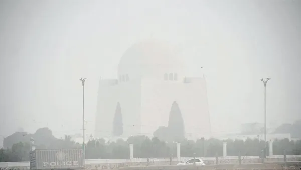 বায়ুদূষণের শীর্ষে করাচি, ঢাকার অবস্থান কত?