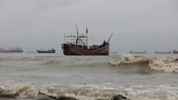 আরও ঘনীভূত হতে পারে গভীর নিম্নচাপ, সতর্কসংকেত বহাল