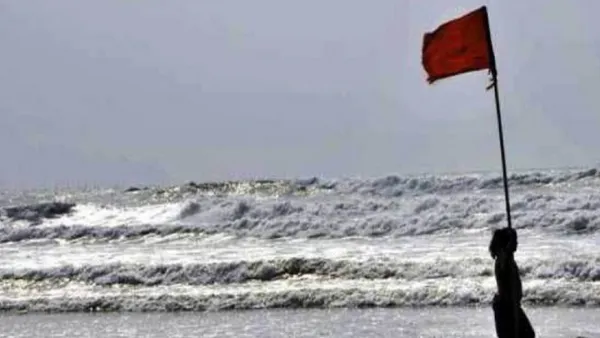 সমুদ্র বন্দরে ৩ নম্বর সতর্ক সংকেত