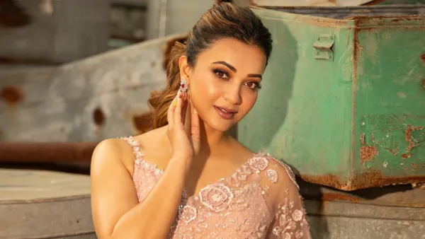 সালমানের সঙ্গে ছবি দিয়ে কটাক্ষের মুখে কৌশানি মুখোপাধ্যায়