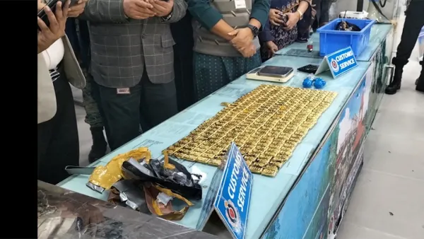 বিমানের সিটের নিচে মিলল ৩৪ কেজি স্বর্ণ