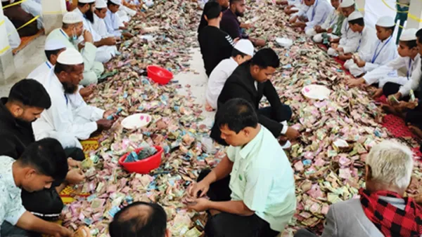 পাগলা মসজিদের দানবাক্সে ২৩ বস্তা টাকা, চলছে গণনা