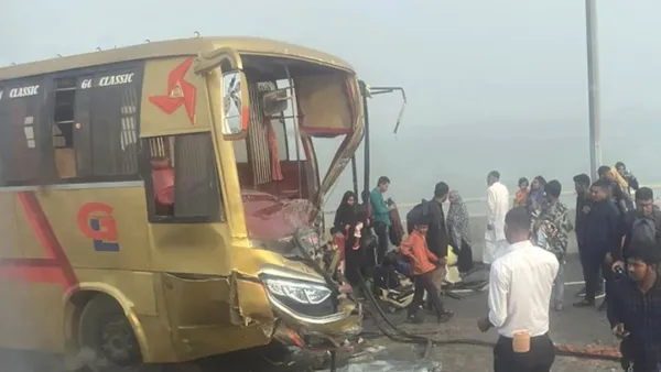 পদ্মা সেতুতে ২ বাসের মুখোমুখি সংঘর্ষ