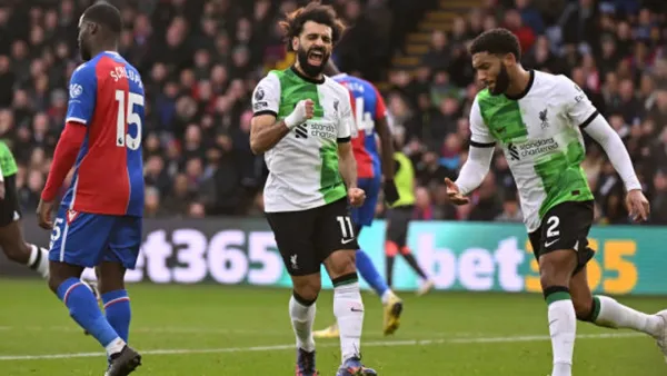 লিভারপুলের শীর্ষে ওঠার ম্যাচে সালাহর ২০০ গোল