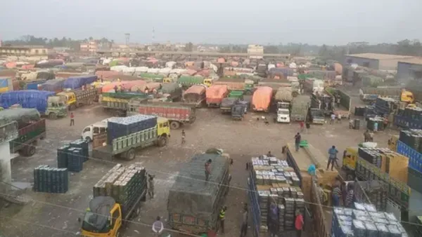 রপ্তানি বন্ধের পর ভোমরা স্থলবন্দরে এল ২০ ট্রাক পেঁয়াজ