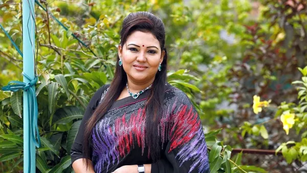 নির্বাচনী ব্যস্ততার মাঝেই মমতাজের নতুন গান