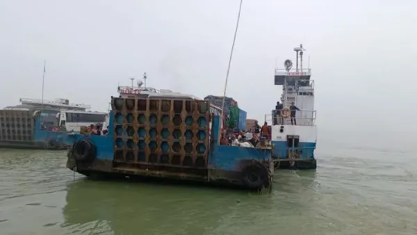 দৌলতদিয়া-পাটুরিয়া নৌরুটে ফেরি চলাচল স্বাভাবিক