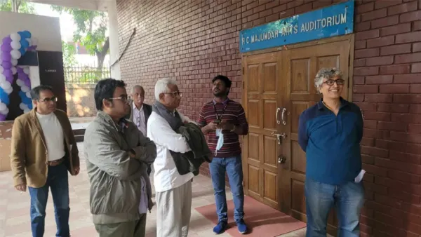 এক ফোনেই আটকে গেল ঢাবি শিক্ষকদের আলোচনা সভা