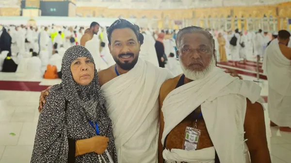 মা-বাবার সঙ্গে ওমরাহ পালন করলেন পলাশ