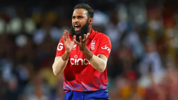 প্রথম ইংলিশ বোলার হিসেবে যে ‘সেঞ্চুরি’ রশিদের