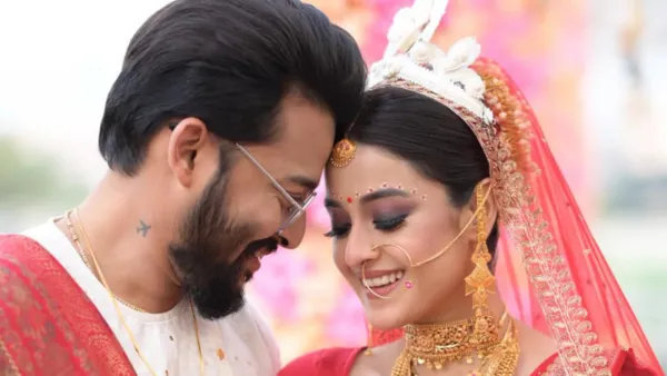প্রেমিক সৌরভকেই বিয়ে করলেন দর্শনা