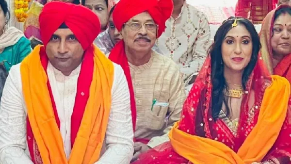 সাতপাকে বাঁধা পড়লেন সায়নী দত্ত