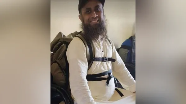 হজ করতে হেঁটে মক্কার উদ্দেশে টেকনাফের জামিল