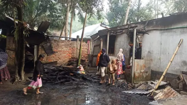 নতুন ঘরে আগুন লেগে পুড়ে মারা গেলেন বৃদ্ধা