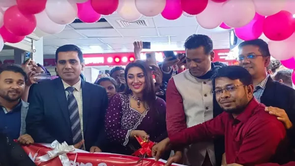 ফেনীতে ‘হারল্যান স্টোর’ উদ্বোধন করলেন অপু বিশ্বাস