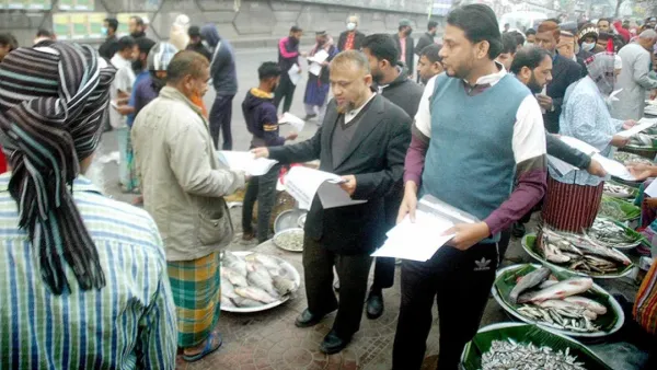 ঢাকার বিভিন্ন স্থানে জামায়াতের ‘নির্বাচন বর্জন’র লিফলেট বিতরণ