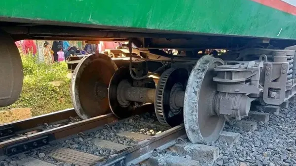 কমলাপুরে একতা এক্সপ্রেস লাইনচ্যুত