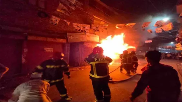 নববর্ষের শুরুতে পুরান ঢাকায় আগুন