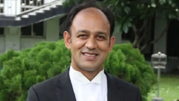 পোস্টারে বঙ্গবন্ধুর ছবি দেওয়ায় ব্যারিস্টার সুমনকে শোকজ