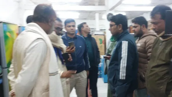 স্বতন্ত্র প্রার্থীর ‘অফিসে’ গুলি, আহত ২