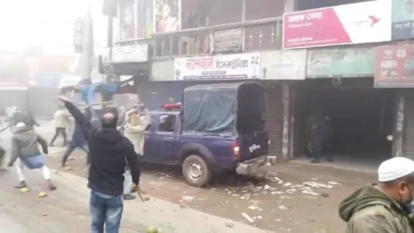 বিএনপির লাঠি মিছিলে বাধা, পুলিশের গাড়ি ভাঙচুর