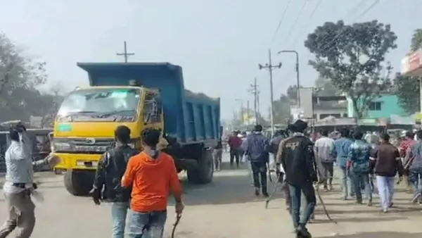 বিএনপির কর্মসূচিতে বাধা দেওয়ায় গাড়ি ভাঙচুর, আটক ৩