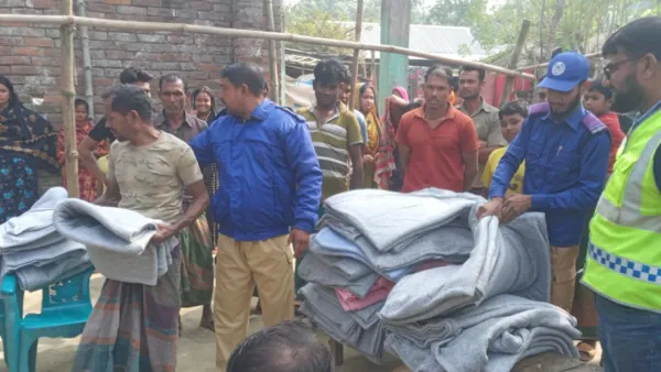 সরকারি কম্বল বিতরণ করে ভোট প্রার্থনা, জব্দ করল পুলিশ