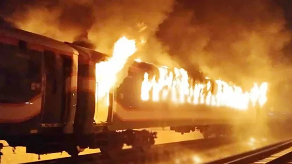 রাজধানীতে ট্রেনে আগুন