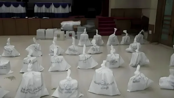 ব্যালট পৌঁছে গেছে ভোটকেন্দ্রে