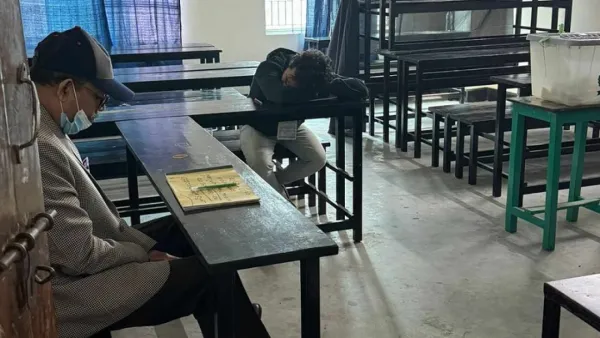 ভোটার নেই, ঘুমাচ্ছেন প্রিজাইডিং অফিসার
