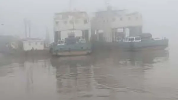 কুয়াশায় দৌলতদিয়া-পাটুরিয়ায় ফেরি বন্ধ