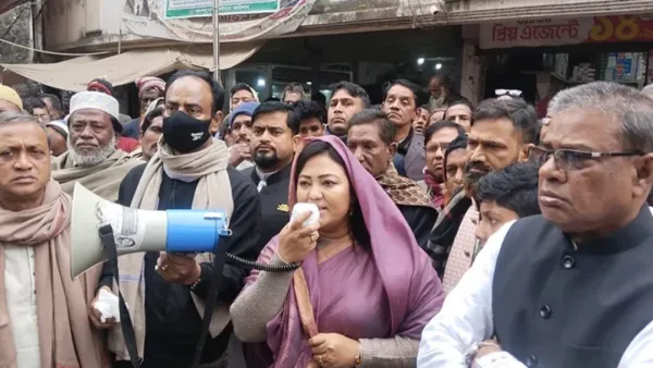 হুঁশিয়ারি দিলেন মমতাজ