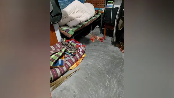 সিট থেকে রাবি ছাত্রকে নামিয়ে দিল ছাত্রলীগ নেতা