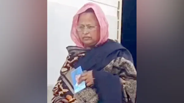 ২০ বছর ধরে ছেলের ছবি হাতে নিয়ে অপেক্ষায় মা