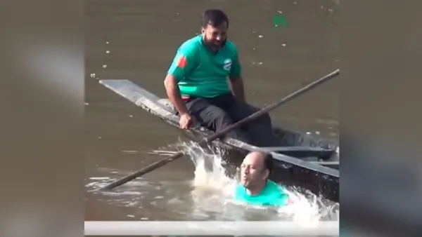 কথা রাখলেন সুমন, খোয়াই নদী পরিস্কার করে করলেন গোসল