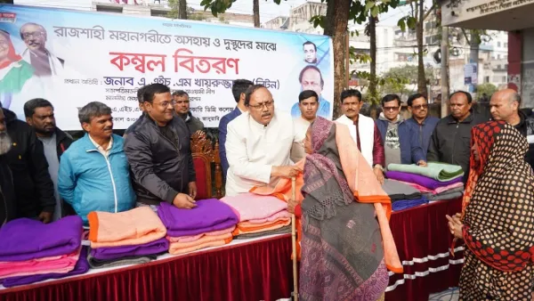 রাজশাহীতে ৭০০ শীতার্তকে কম্বল দিলেন মেয়র লিটন