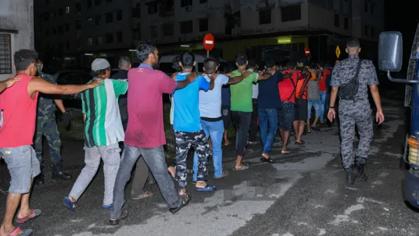 মালয়েশিয়ায় বাংলাদেশিসহ ৫৬১ অভিবাসী আটক