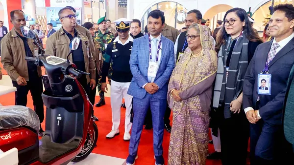 বাণিজ্য মেলায় ওয়ালটনের স্টল পরিদর্শন করলেন প্রধানমন্ত্রী