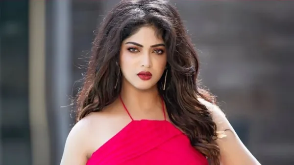 ‘ফ্ল্যাশব্যাকে’র আইটেম গানে ঈশানী