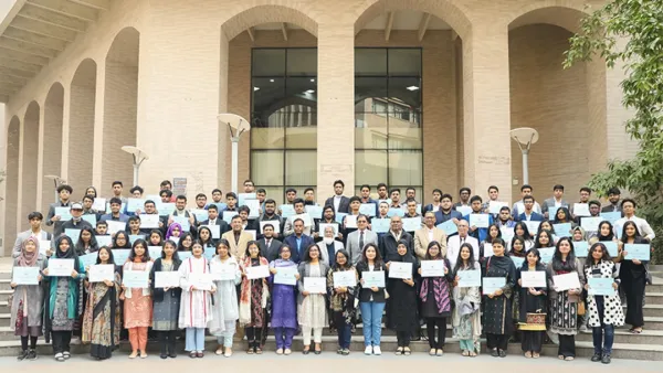 নর্থ সাউথ ইউনিভার্সিটিতে ৮৬ ছাত্র-ছাত্রীকে মেধাবৃত্তি