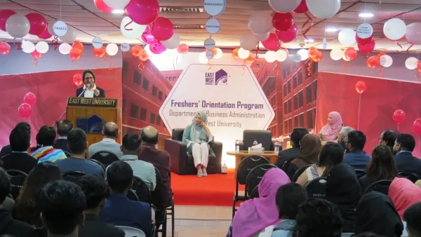 নবীন শিক্ষার্থীদের বরণ করল ইস্ট ওয়েস্ট বিশ্ববিদ্যালয়