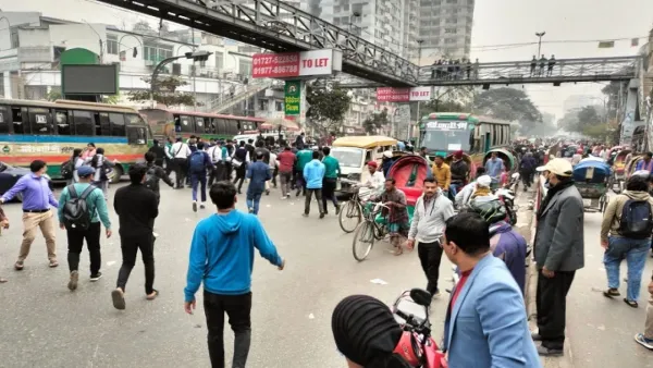 ঢাকা কলেজ-সিটি কলেজ ছাত্রদের মধ্যে সংঘর্ষ, গাড়ি ভাঙচুর