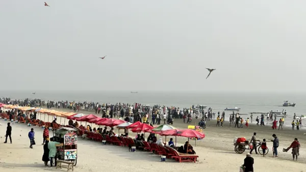 আড়াই মাস পর কুয়াকাটা সমুদ্রসৈকতে পর্যটকদের ভিড়