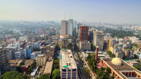 ঢাকার বাতাসে স্বস্তির খবর নেই, দূষণের শীর্ষে কোন দেশ?